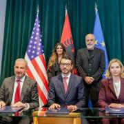 υπογραφη συμφωνιας