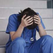 γυναίκα γιατρός απόγνωση