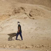 αρχαιολόγός, ίχνη