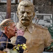 σταλιν, κελαρι