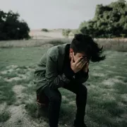 νεαρός - κακοποίηση 