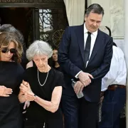 κηδεια στεφανου μανου