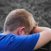 παιδακι που κλαιει