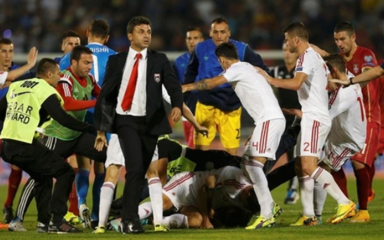 Σκέψεις της UEFA για επανάληψη του ματς Σερβία-Αλβανία