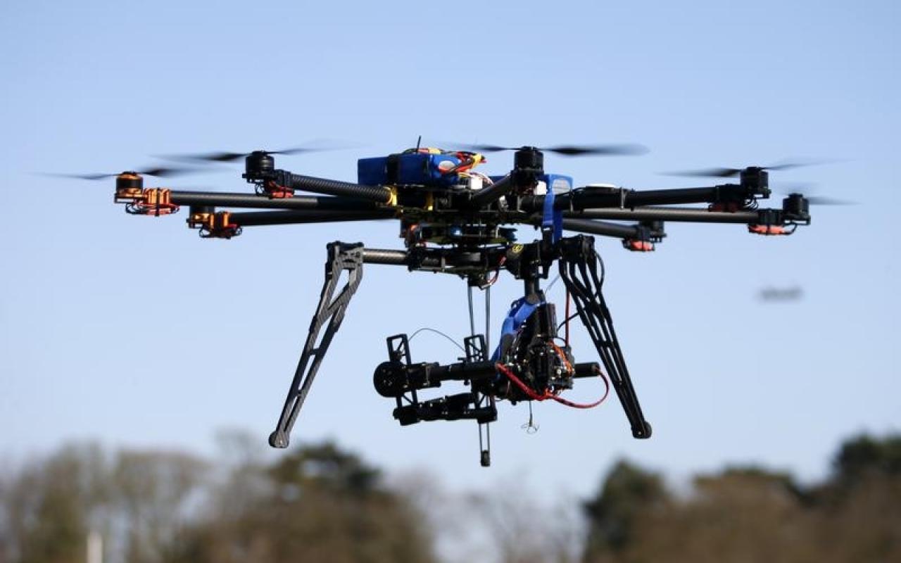Drones έκοβαν βόλτες στο Παρίσι κατά τη διάρκεια της νύχτας