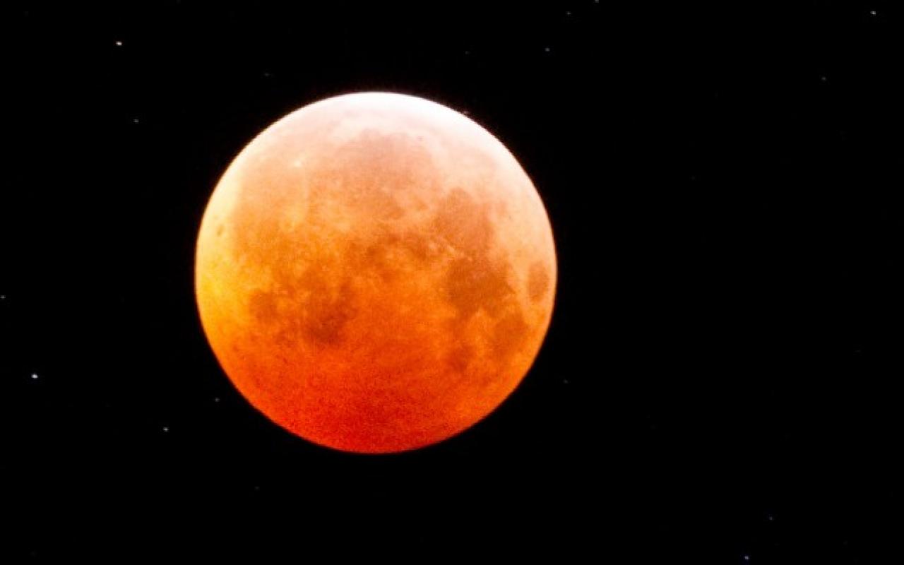 1atotal-lunar-eclipse-april-14-ftr-637x398.jpg