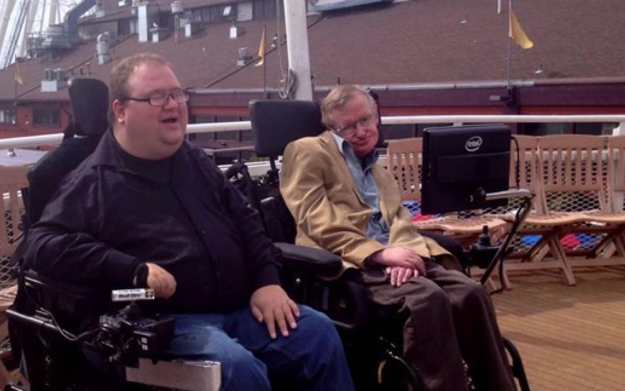 Μια έξυπνη αναπηρική καρέκλα από τον Στίβεν Χόκινγκ (βίντεο)   