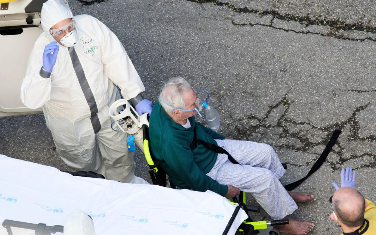 Ένας Ισπανός ηλικιωμένος μεταφέρεται στο νοσοκομείο, πιθανότητα να είναι ένα ακόμα κρούσμα του κορωνοϊού 