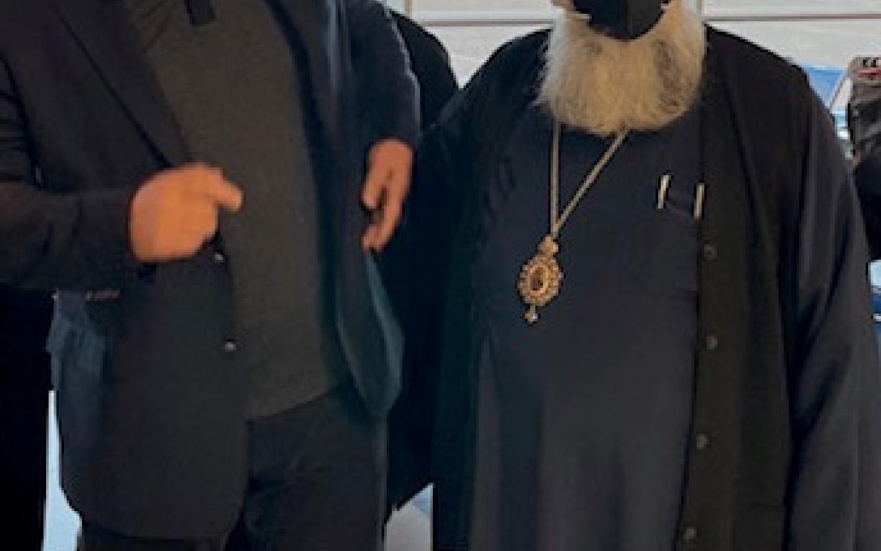 Ο νέος Αρχιεπίσκοπος Κρήτης Ευγένιος, με τον πρόεδρο της ΠΕΔ Κρήτης.