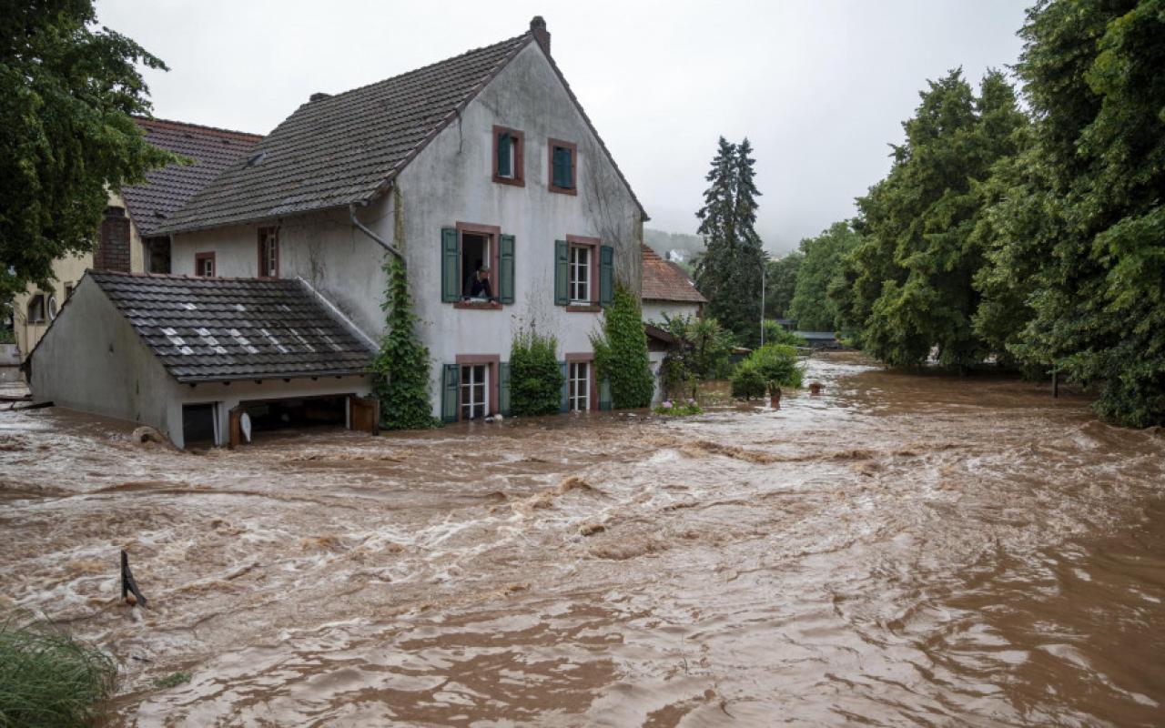 Φωτογραφία από τις φονικές πλημμύρες στην περιοχή Μπαντ Νόιεναρ-Αρβάιλερ της Ρηνανίαςστη Γερμανία το 2021  