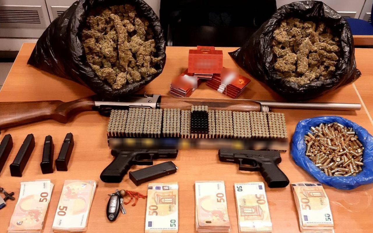Όπλα, ναρκωτικά και συλλήψεις στη μεγάλη αστυνομική επιχείρηση σε Ζωνιανά και Ηράκλειο
