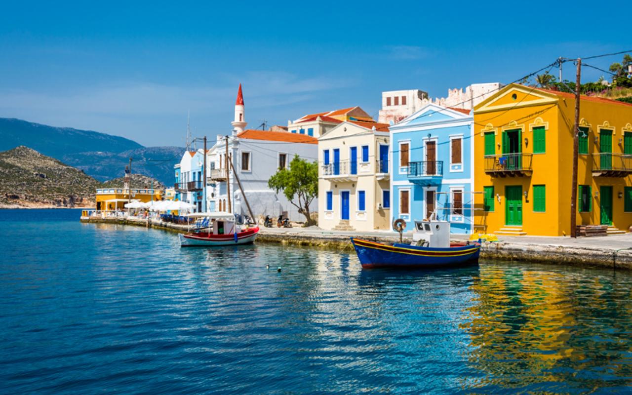 εξαντλούνται τα ελεύθερα δωμάτια στα ελληνικά νησιά