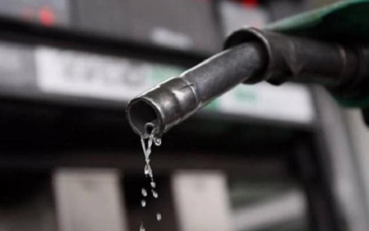 Προσωρινή μείωση των φόρων στα καύσιμα, ανακοίνωσε η κυβέρνηση 