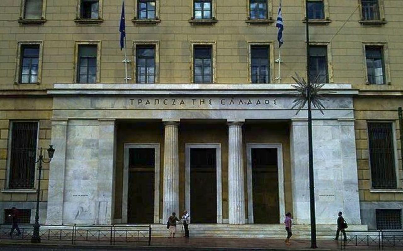 Μείωση καταθέσεων και αύξηση δανείων 