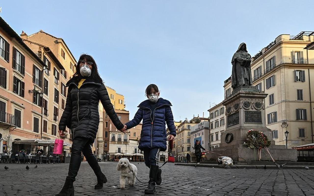 Η  Ιταλία καταργεί την υποχρεωτική μάσκα στους κλειστούς χώρους 