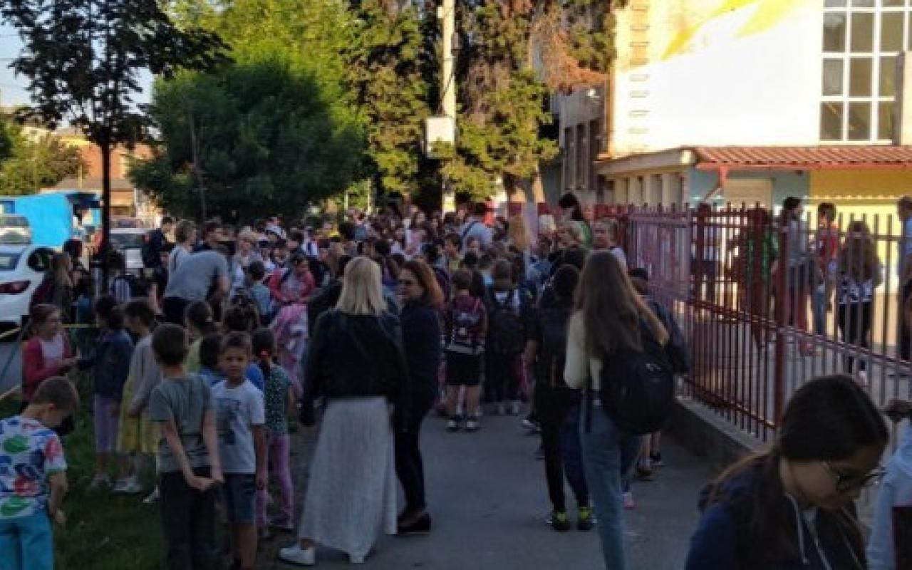 Εκκενώθηκαν δεκάδες σχολεία στο Βελιγράδι 