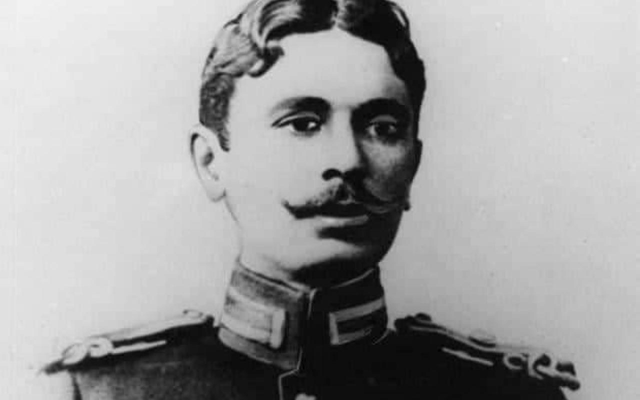 Ο Σαράντος Αγαπηνός, γνωστός με το ψευδώνυμο Τέλλος Άγρας, έλαβε μέρος στον Μακεδονικό αγώνα. Πέθανε στις 7 Ιουνίου 1907