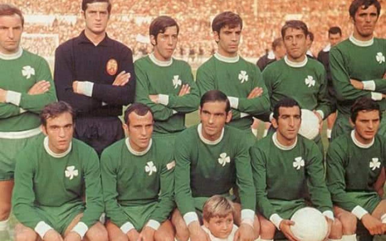 Η ομάδα του Παναθηναϊκού, στον τελικό του Κυπέλλου Πρωταθλητριών Ευρώπης, το 1971 στο Γουέμπλεϊ με αντίπαλο τον Άγιαξ, από τον οποίο ηττήθηκε με 2-0, σαν σήμερα