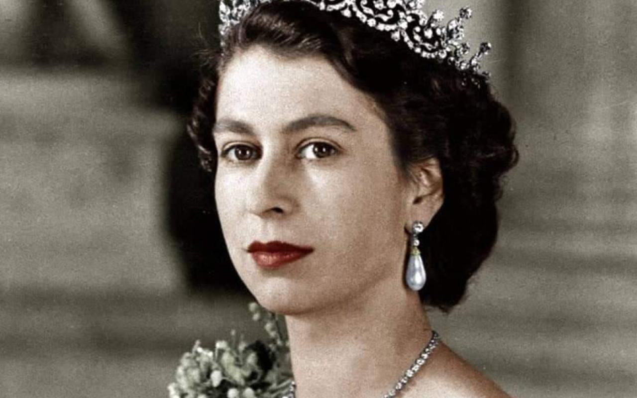 Σαν σήμερα το 1953 έγινε η στέψη της Βασίλισσας Ελισάβετ Β ' του Ηνωμένου Βασιλείου (σήμερα συμπληρώνει στο θρόνο 69 χρόνια)