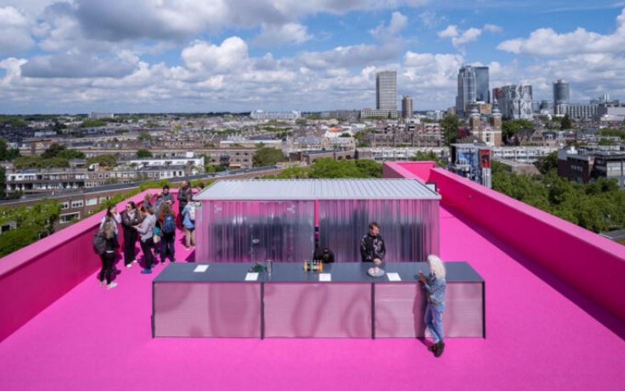 Σε μία υπέροχη ροζ στέγη χτυπάει η καρδιά του Μήνα Αρχιτεκτονικής στο Ρότερνταμ 