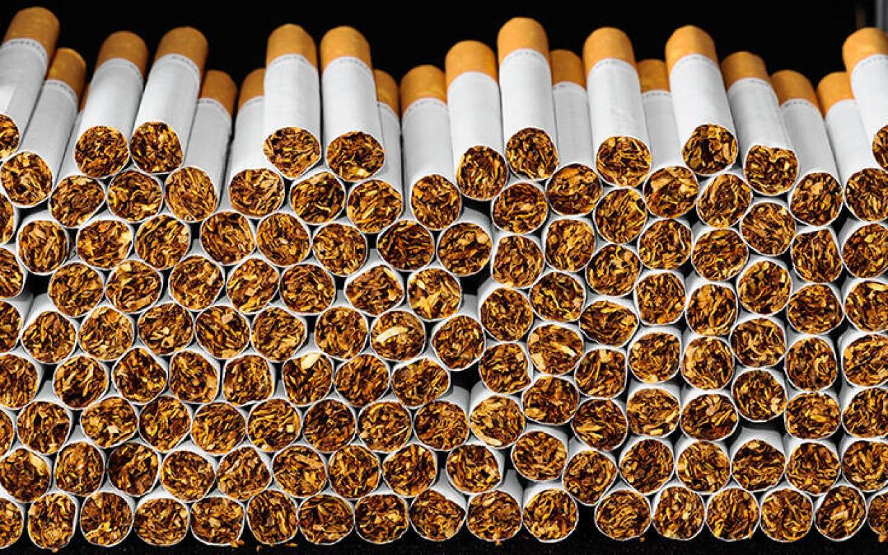 Χάος στην ελληνική αγορά με τα παράνομα τσιγάρα 