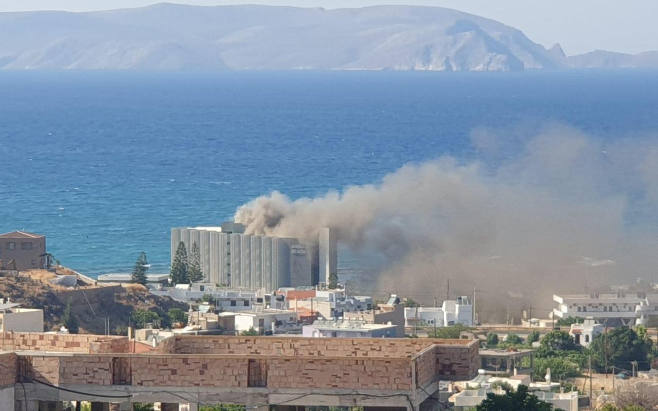 Συναγερμός στην Πυροσβεστική για μεγάλη φωτιά σε ξενοδοχείο