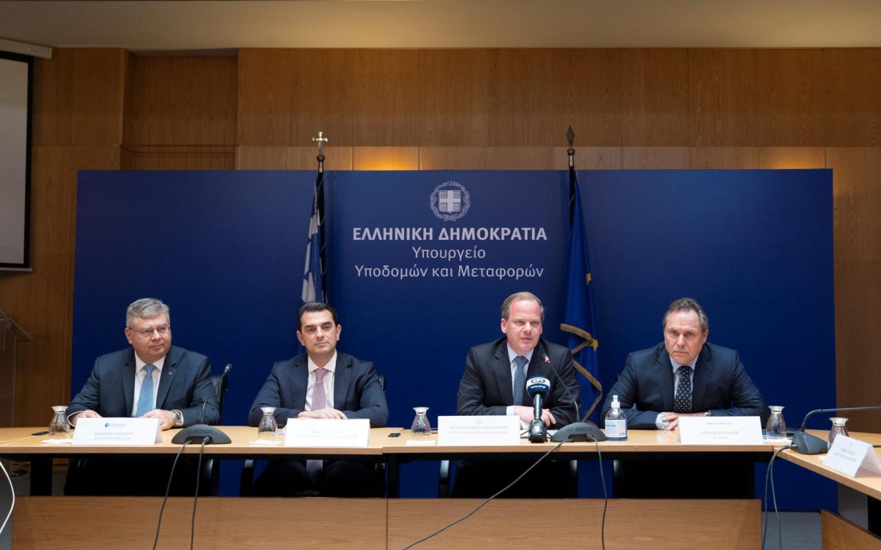 κ. Α. Σιάμισιης, Διευθύνων Σύμβουλος του Ομίλου ΕΛΛΗΝΙΚΑ ΠΕΤΡΕΛΑΙΑ,  κ. Κ. Σκρέκας, Υπουργός Περιβάλλοντος,   κ. Κ. Καραμανλής, Υπουργός Υποδομών και Μεταφορών και κ. Ε. Βασιλάκης, Πρόεδρος της AEGEAN