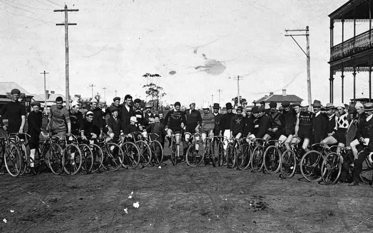 1903: Έγινε ο πρώτος ποδηλατικός γύρος της Γαλλίας. Νικητής ο Μορίς Γκαρέν