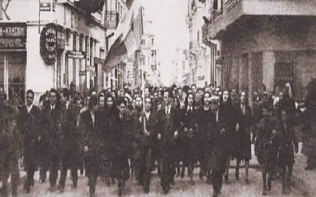 Η μεγάλη διαδήλωση στην κατεχόμενη Αθήνα το 1943 σαν σήμερα, που ανάγκασε τον Χίτλερ να αναστείλει την απόφασή του να παραχωρήσει την Μακεδονία στην Βουλγαρία.  Το τίμημα: Δεκάδες διαδηλωτές σκοτώθηκαν, εκατοντάδες τραυματίστηκαν και 500 συνελήφθησαν