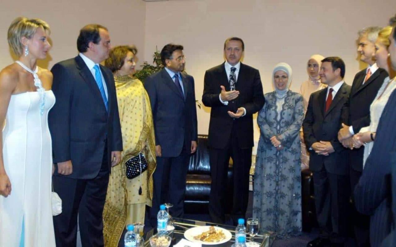 2004: Σαν σήμερα ο τότε Πρωθυπουργός Κώστας Καραμανλής έγινε κουμπάρος στον γάμο της κόρης του Τούρκου Προέδρου Ερντογάν