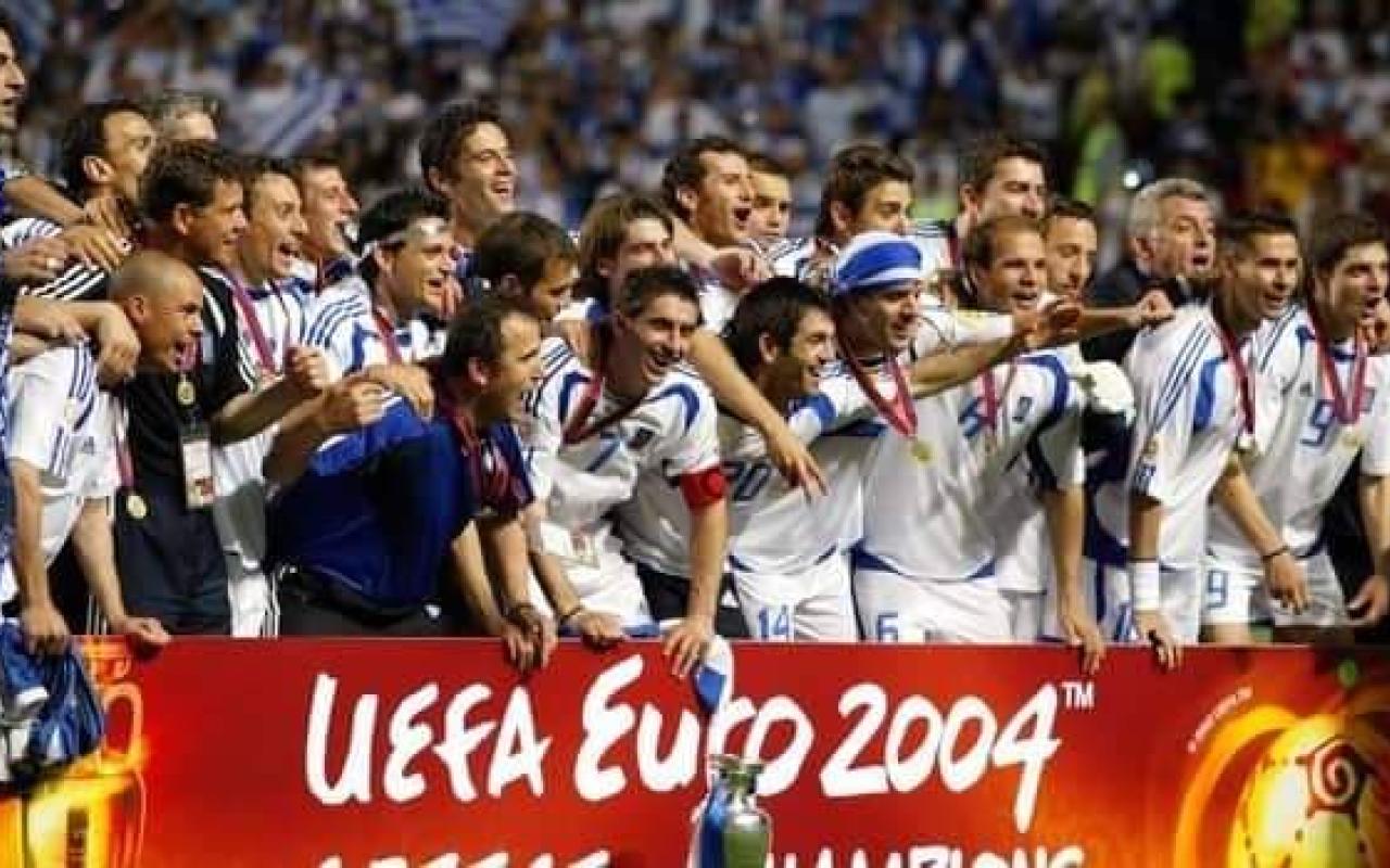 Η Εθνική Ελλάδος που σαν σήμερα το 2004 κατέκτησε το Ευρωπαϊκό πρωτάθλημα ποδοσφαίρου