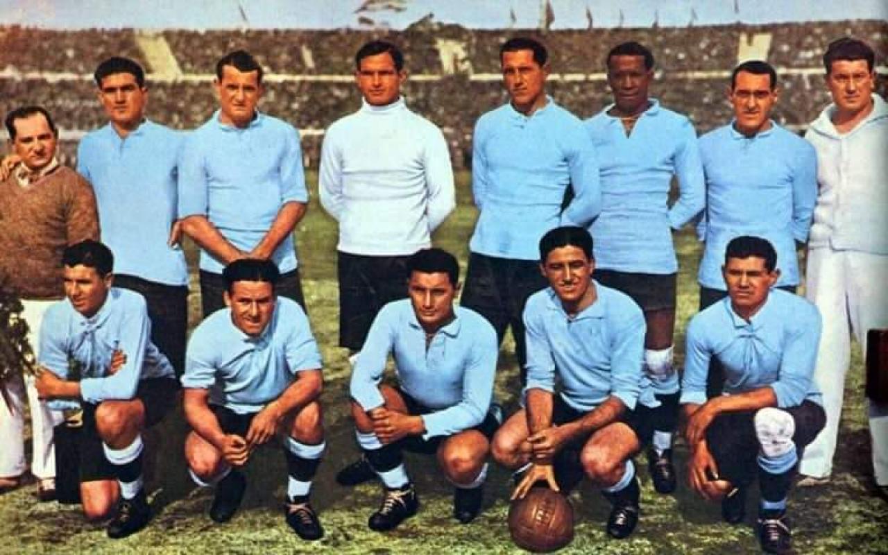 Η Εθνική ομάδα της Ουρουγουάης που κατέκτησε, σαν σήμερα, το 1930 το πρώτο Παγκόσμιο Κύπελλο