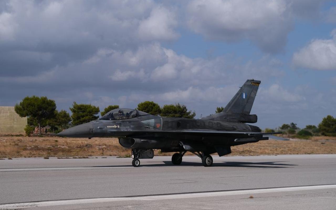 Ο Αρχηγός ΓΕΑ συμμετείχε στη πτήση εναέριας μάχης F-16 Block 52+ εναντίον F-35