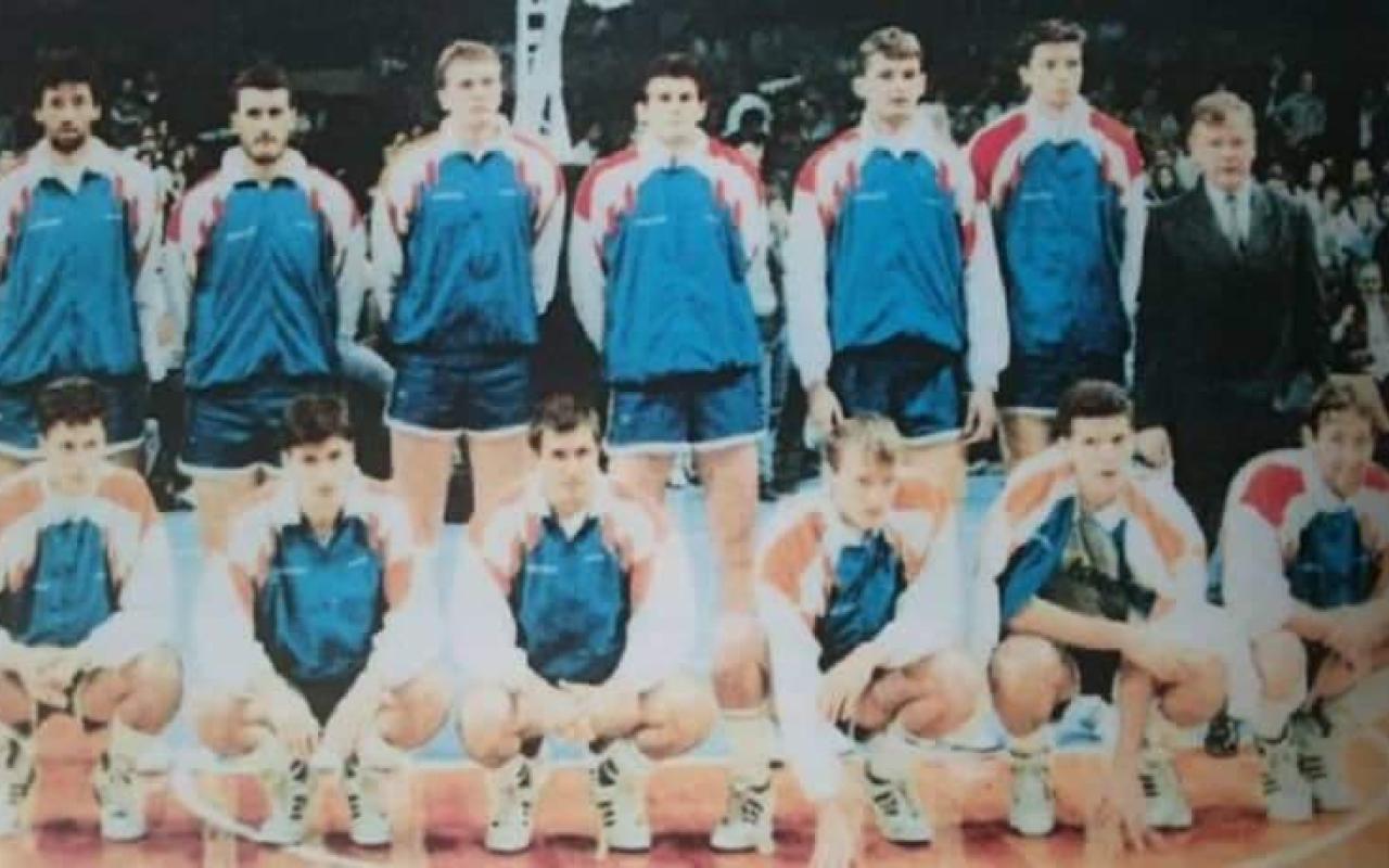 Η εθνική ομάδα μπάσκετ της Γιουγκοσλαβίας που κατέκτησε το 1990 το Μουντομπάσκετ