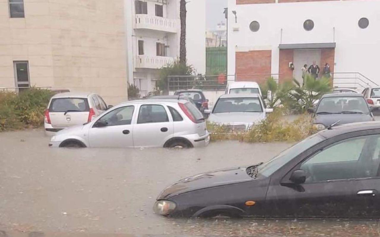 Πλημμυρισμένοι δρόμοι στο Ηράκλειο