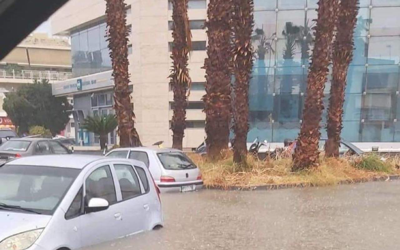 Πλημμυρισμένοι δρόμοι στο Ηράκλειο