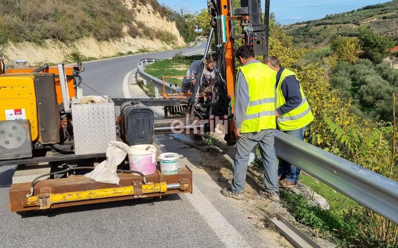 Έφτιαξαν τις προστατευτικές μπάρες στην επαρχιακή οδό