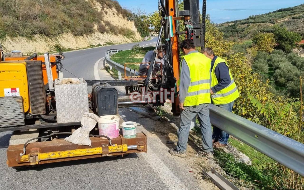 Έφτιαξαν τις προστατευτικές μπάρες στην επαρχιακή οδό