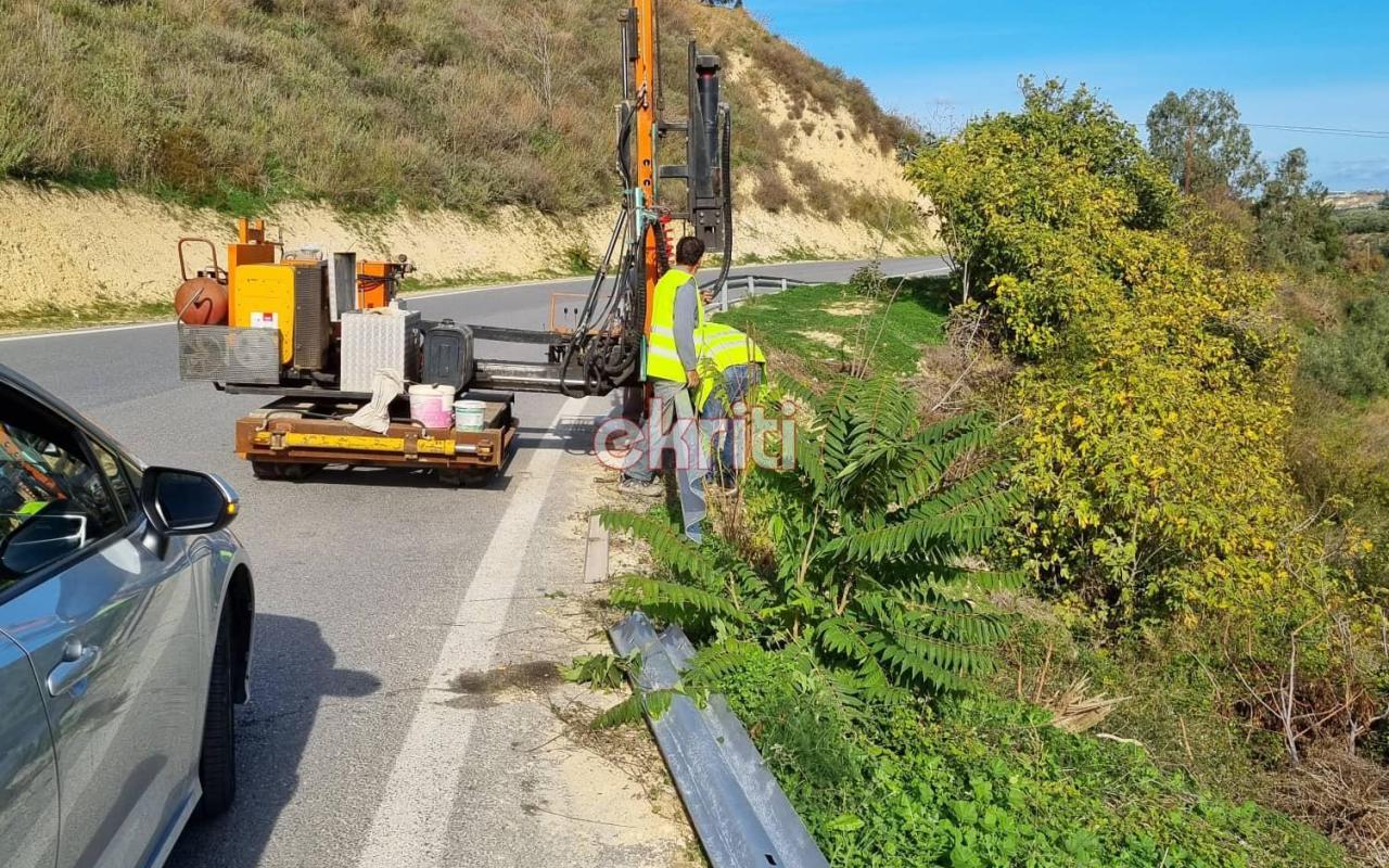 Έφτιαξαν τις προστατευτικές μπάρες στην επαρχιακή οδό