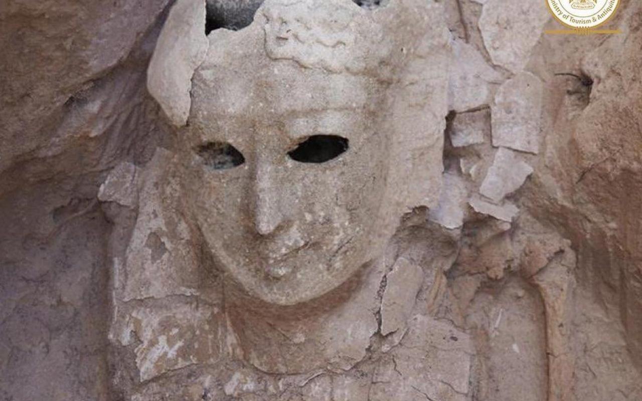 μούμιες με χρυσές γλώσσες
