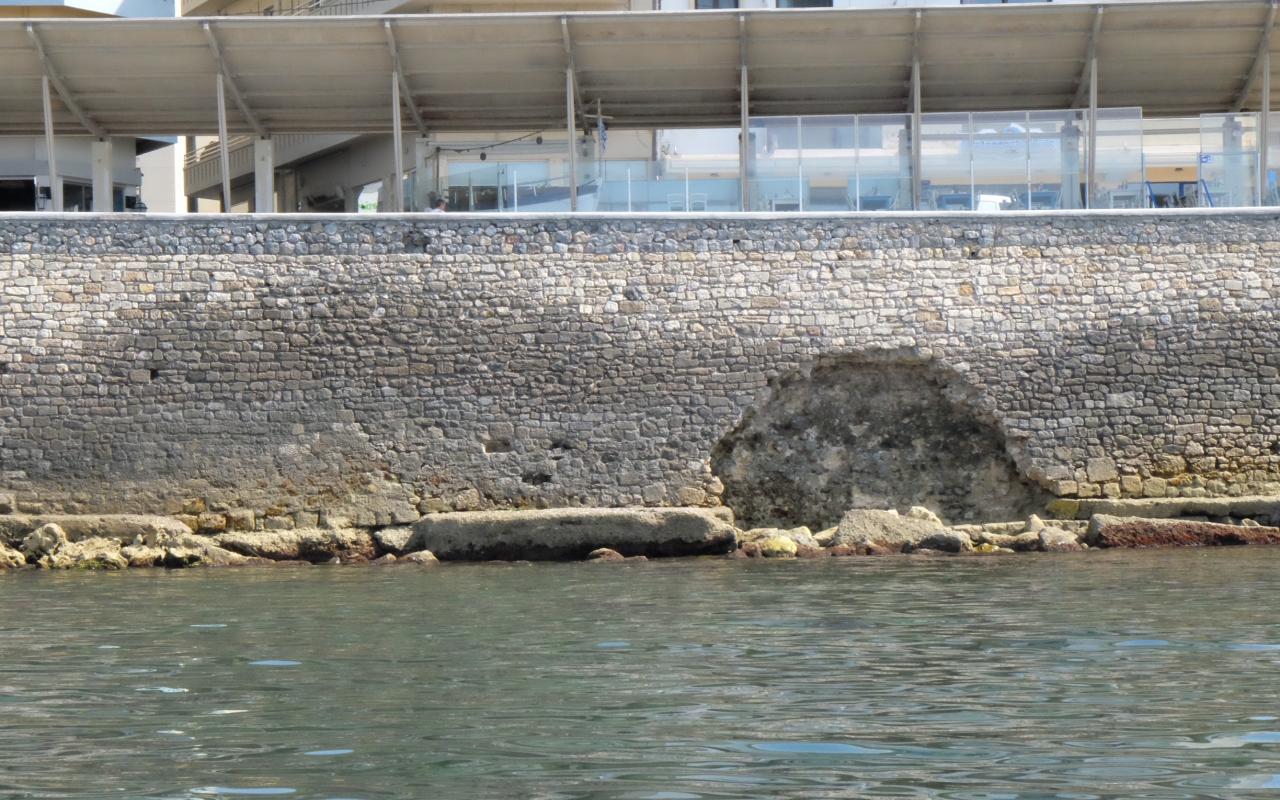 Έργα για την θωράκιση του παραθαλάσσιου ενετικού τείχους