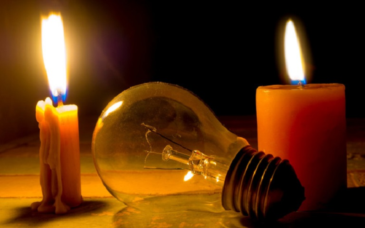 ενεργειακή κρίση, μπλακ άουτ, κερί,λάμπα