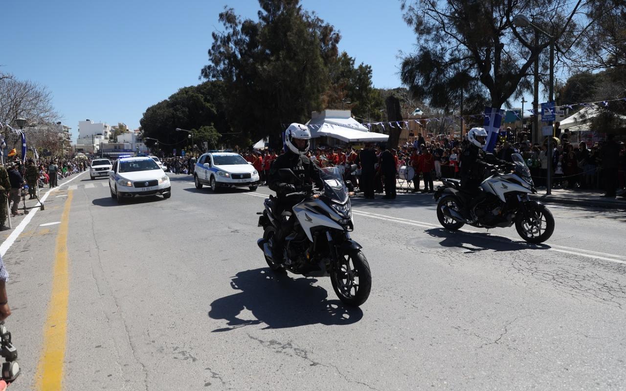 παρέλαση ηράκλειο 25η μαρτίου