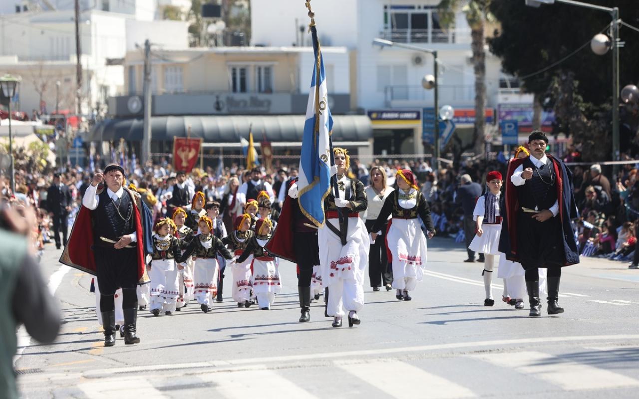 παρέλαση ηράκλειο 25η μαρτίου