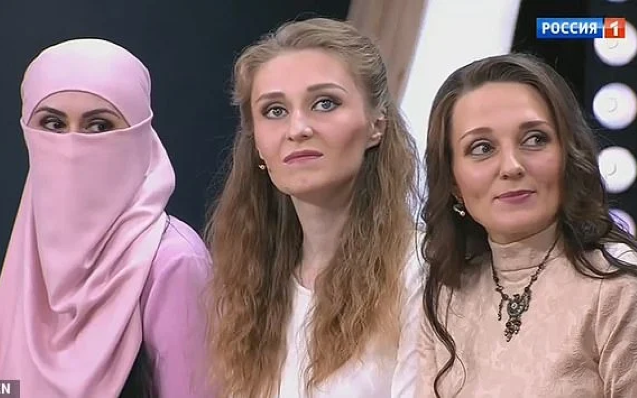 Ρωσος με 3 γυναικες