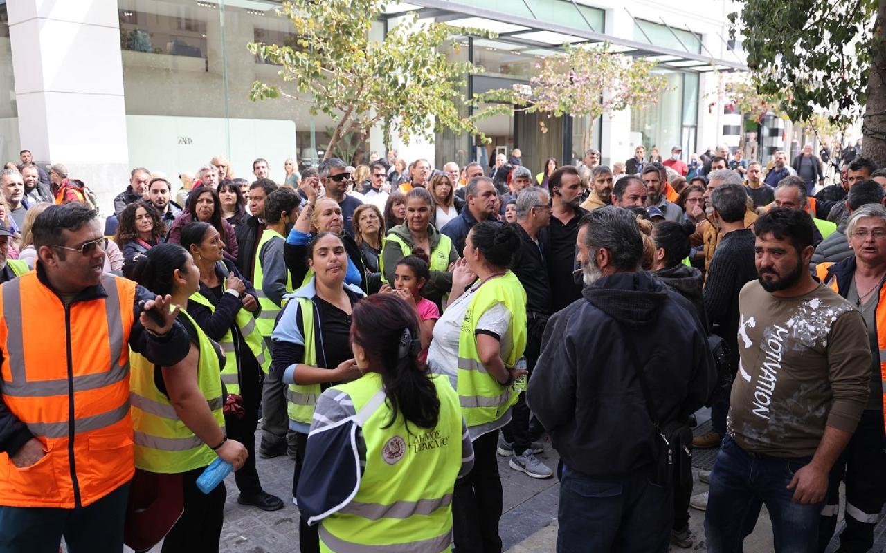 συμβασιούχοι δικαστήρια