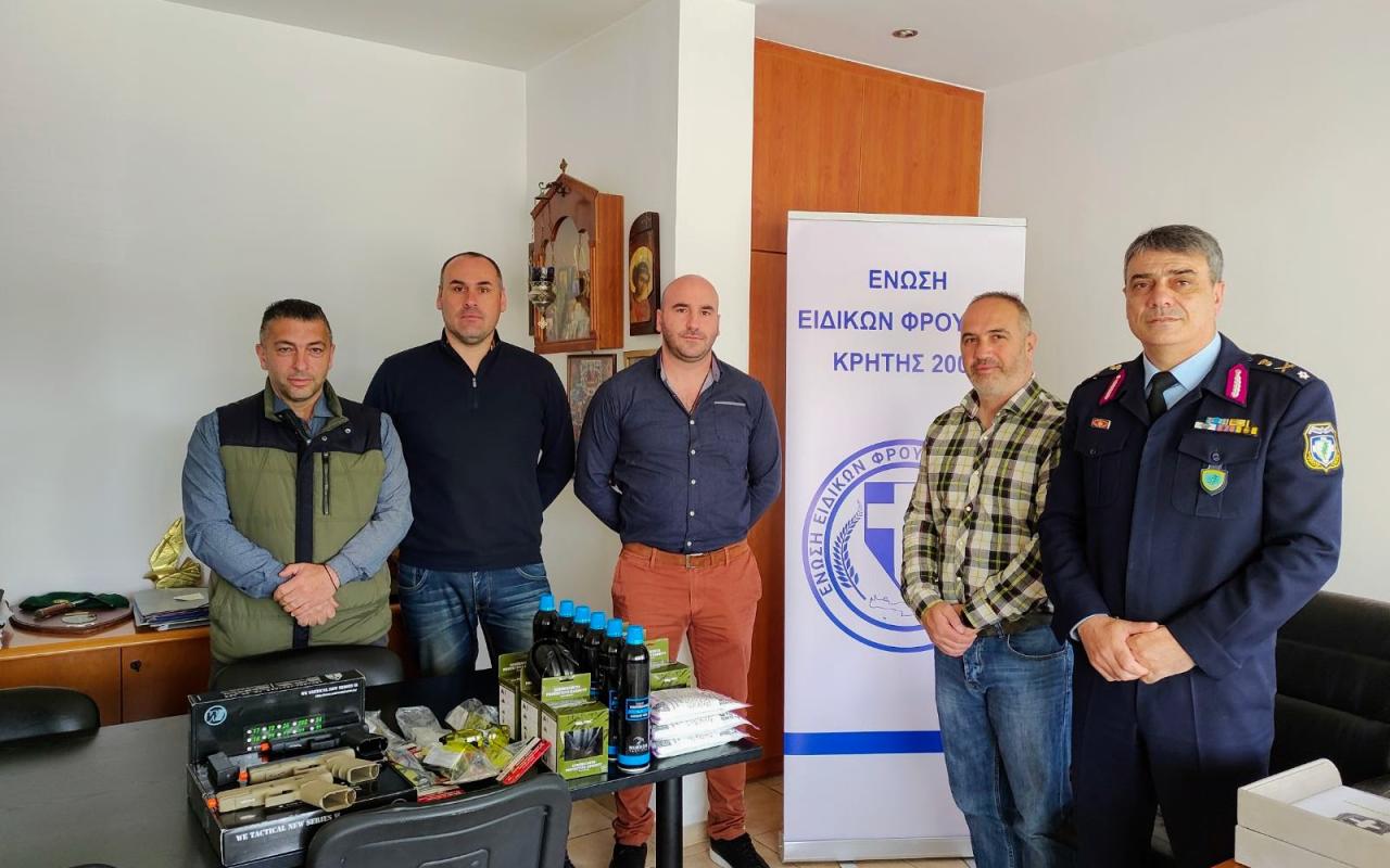 Κρήτη: Οι Ειδικοί Φρουροί δώρισαν σύγχρονα εκπαιδευτικά υλικά στην ΕΚΑΜ