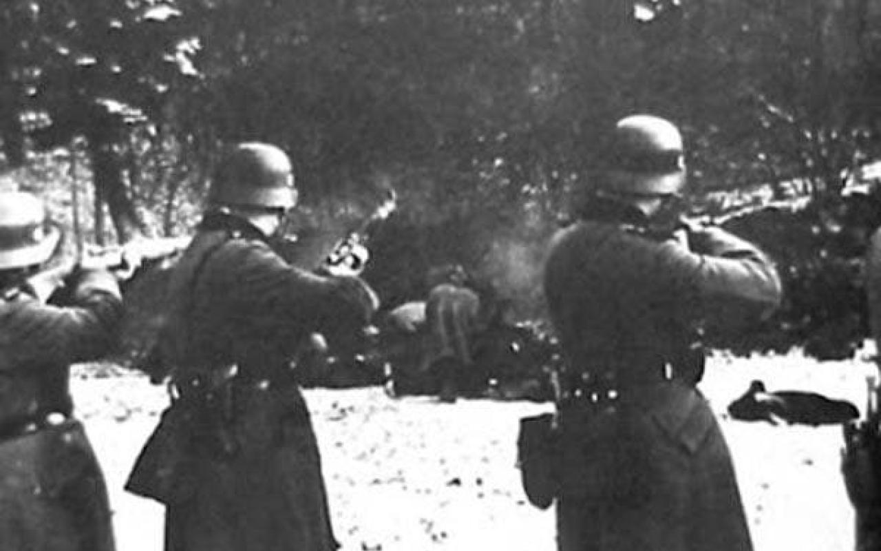 Σαν σήμερα το 1944 οι Γερμανοί κατακτητές εισβάλουν στους Πύργους Κοζάνης και αφανίζουν το χωριό. Τα θύματα ανέρχονται σε 368!