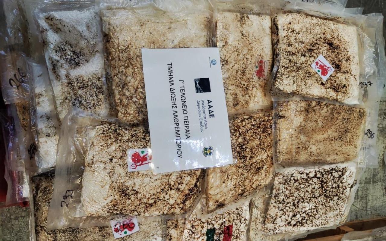 ΑΑΔΕ: Το φορτίο με ανανά έκρυβε κοκαΐνη 14,4 εκατ. ευρώ