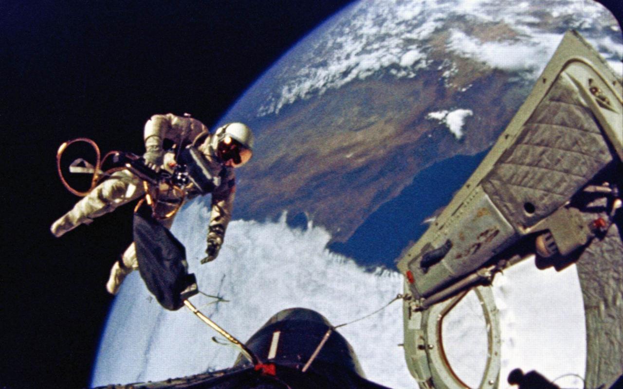 Σαν σήμερα το 1965, ο αστροναύτης Έντουαρντ Γουάιτ περπάτησε στο διάστημα επί 20' λεπτά